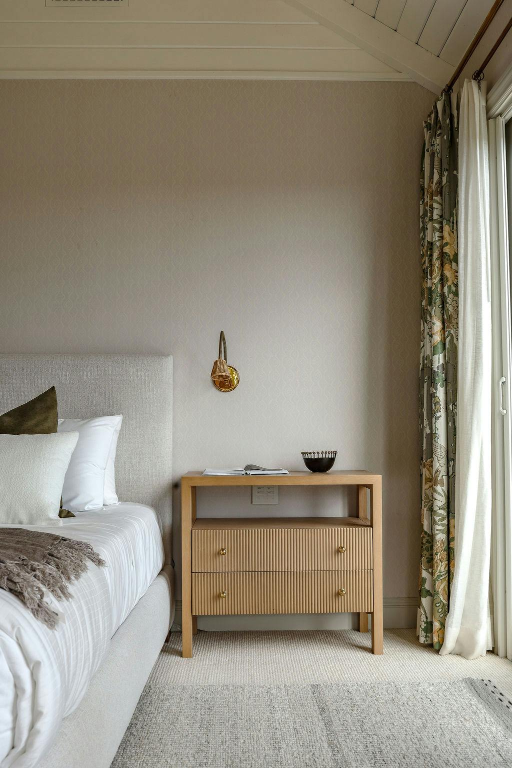 Meridith-Baer-Home-Home-Staging-Luxury-Homes-Southern-California-Amalfi-Transitional-Bedroom